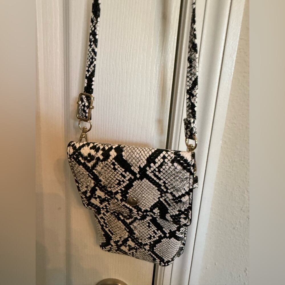 Snakeskin crossbody mini bag - Picture 2 of 3